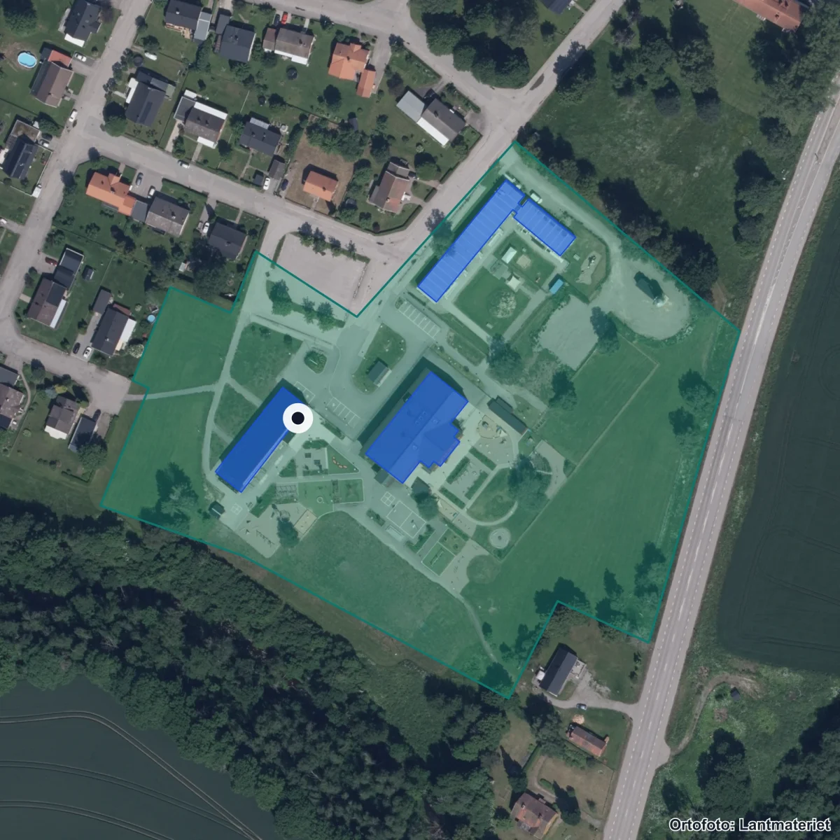 Flygbild över Kyrkskolan, ortofoto från Lantmäteriet