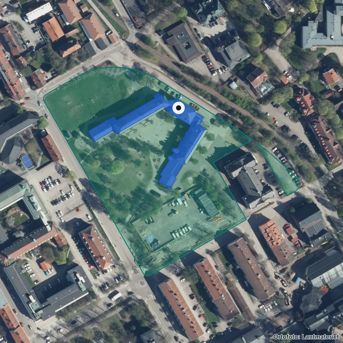 Flygbild över Östra skolan, ortofoto från Lantmäteriet