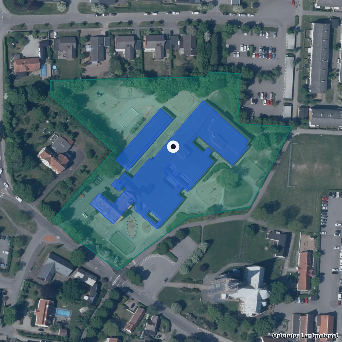Flygbild över Kyrkskolan F-3, ortofoto från Lantmäteriet