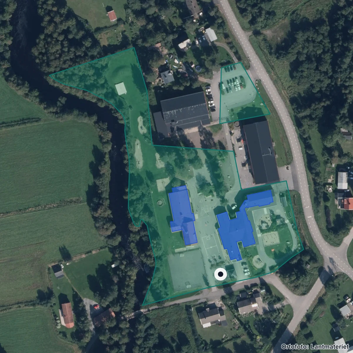 Flygbild över Täfteå skola, ortofoto från Lantmäteriet