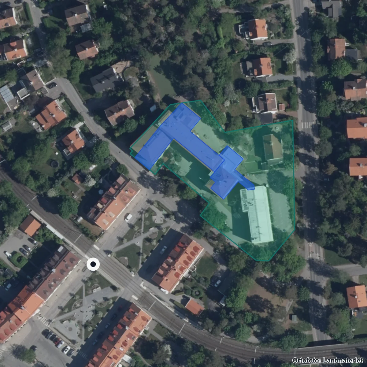 Flygbild över Höglandsskolan, ortofoto från Lantmäteriet