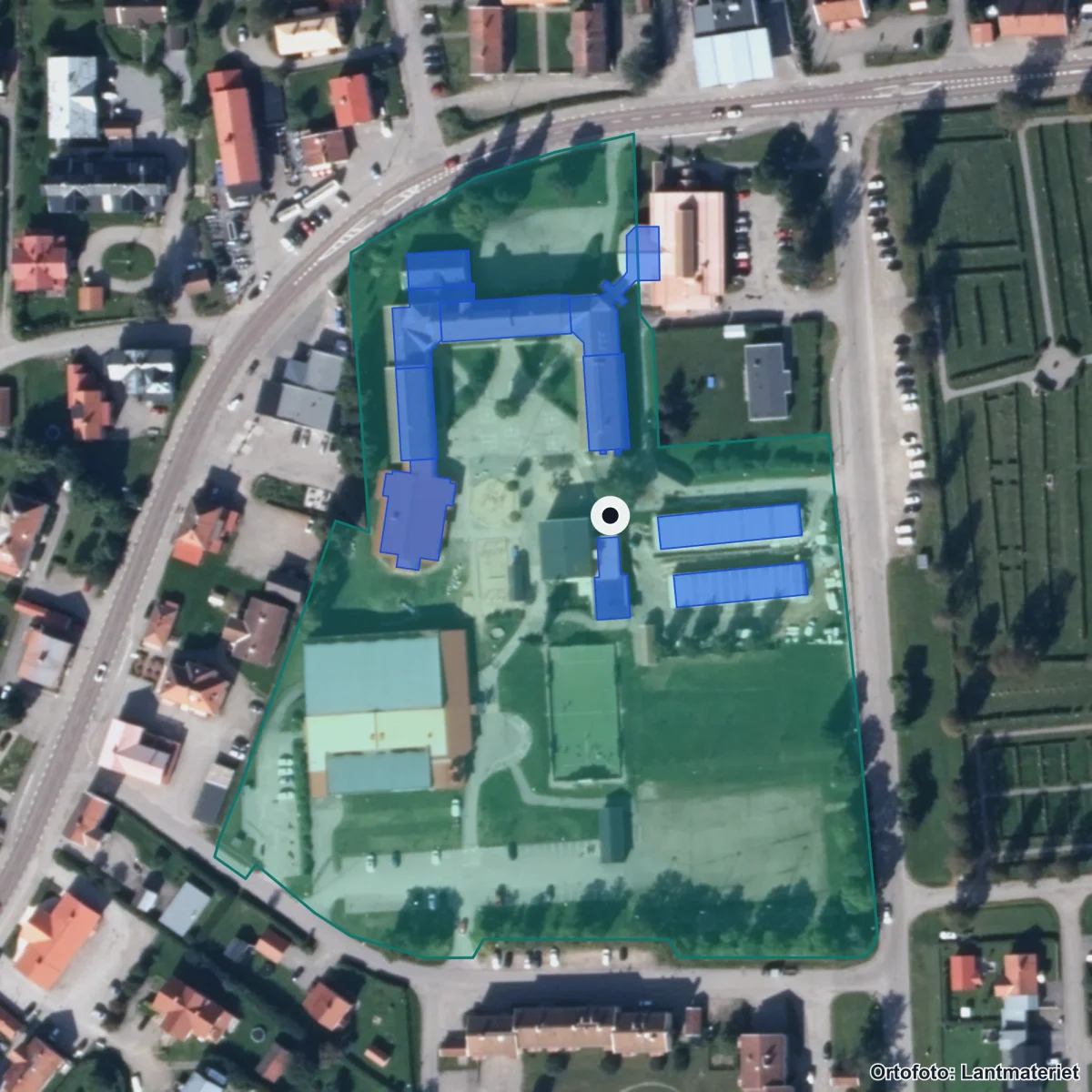 Flygbild över Färila skola, ortofoto från Lantmäteriet