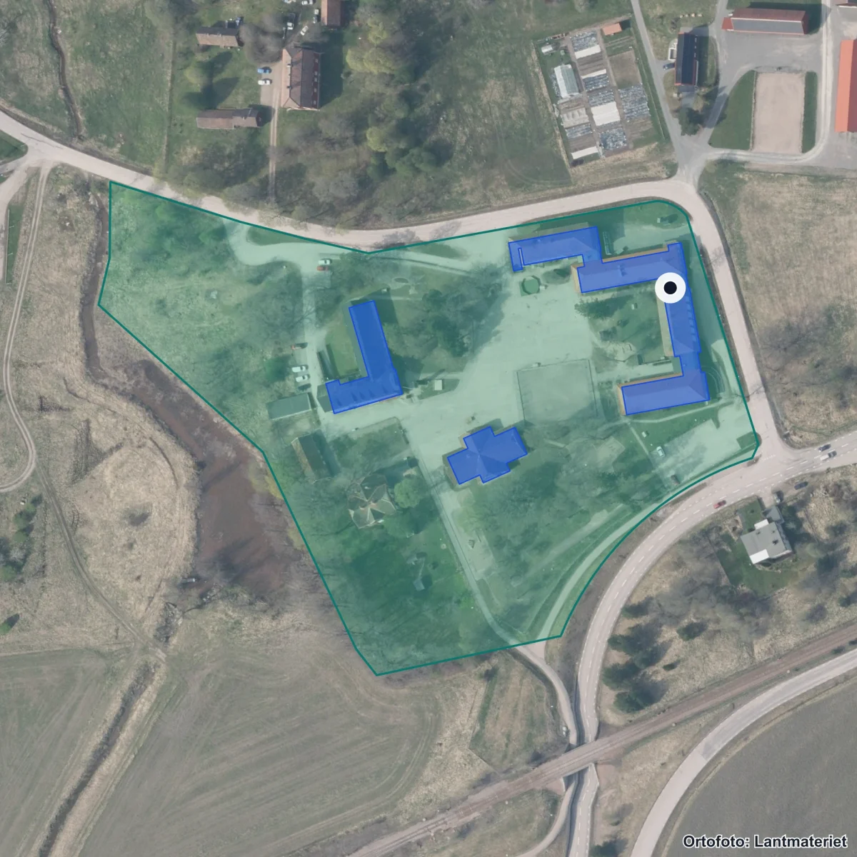 Flygbild över Munktorpsskolan, ortofoto från Lantmäteriet