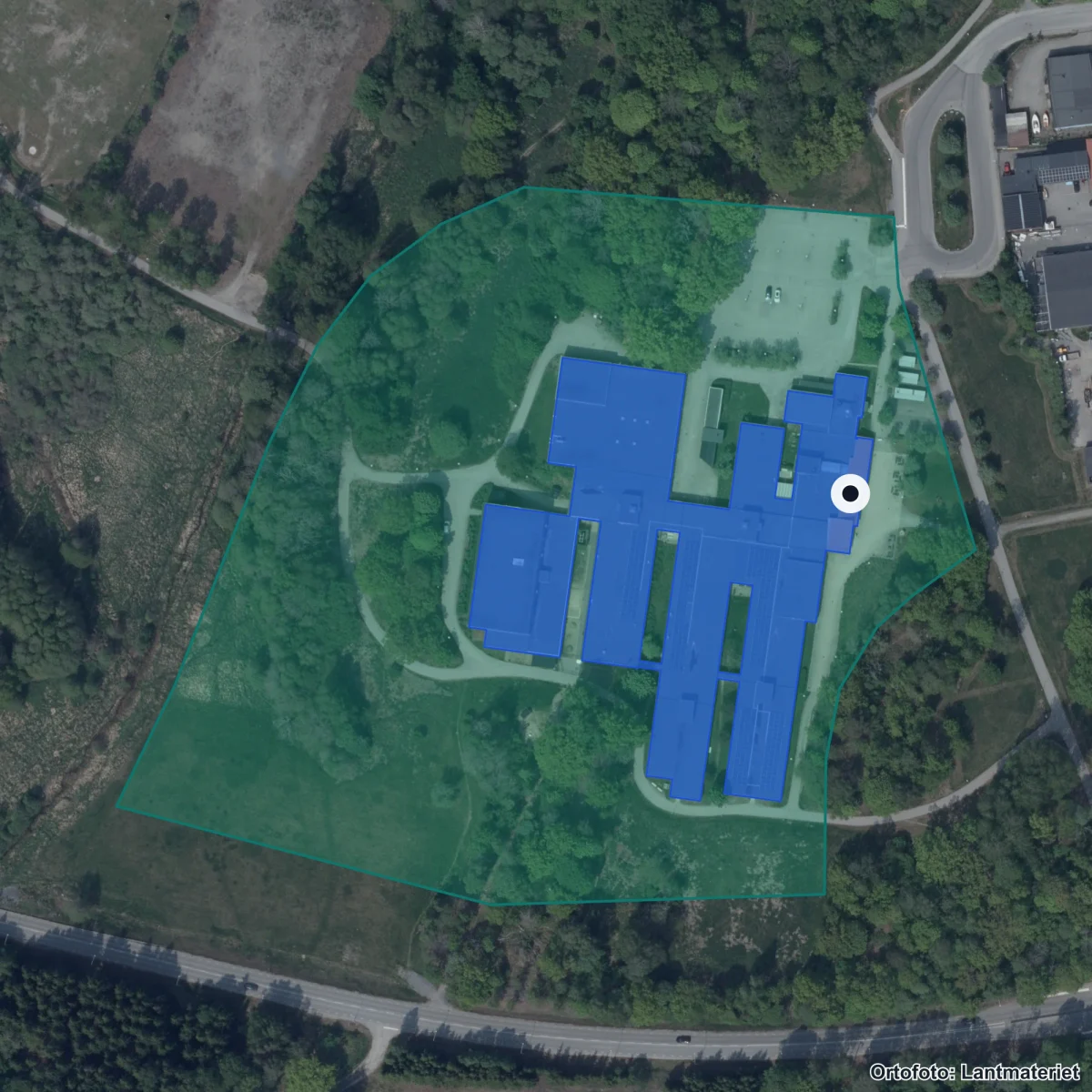 Flygbild över Nynäshamns gymnasium, ortofoto från Lantmäteriet