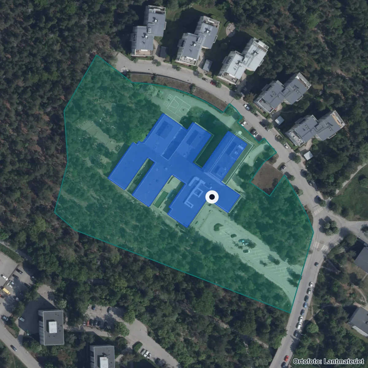 Flygbild över Montessori Mondial Lidingö, ortofoto från Lantmäteriet