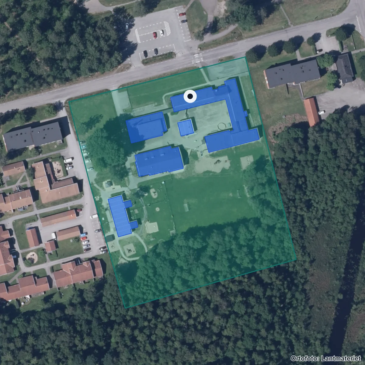 Flygbild över Åryds skola, ortofoto från Lantmäteriet
