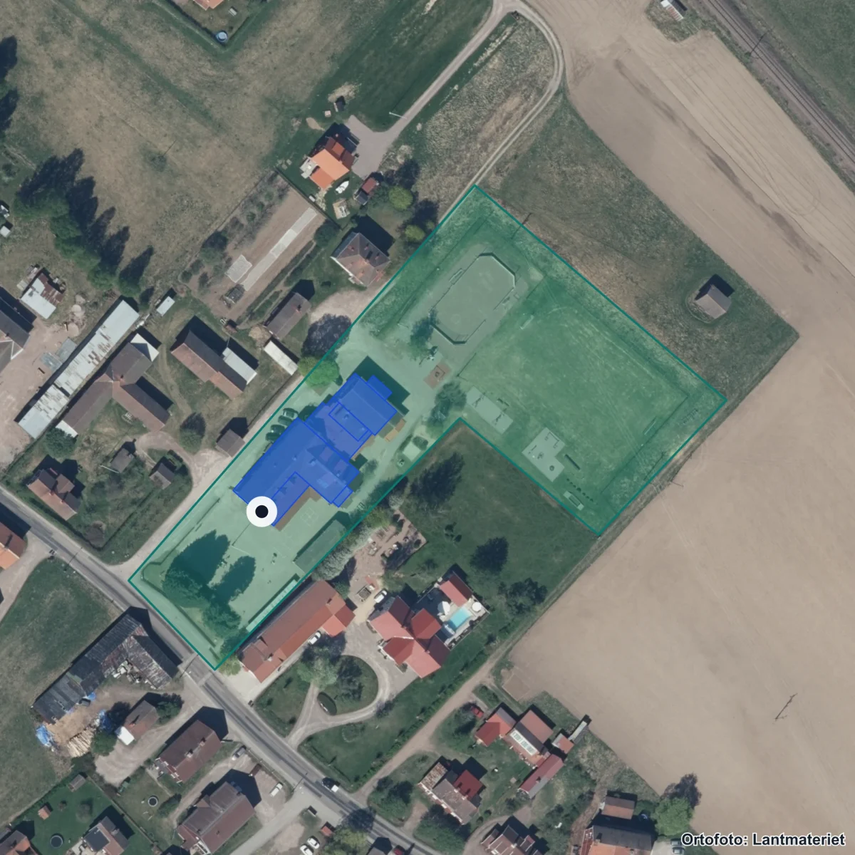 Flygbild över Gärde skola, ortofoto från Lantmäteriet
