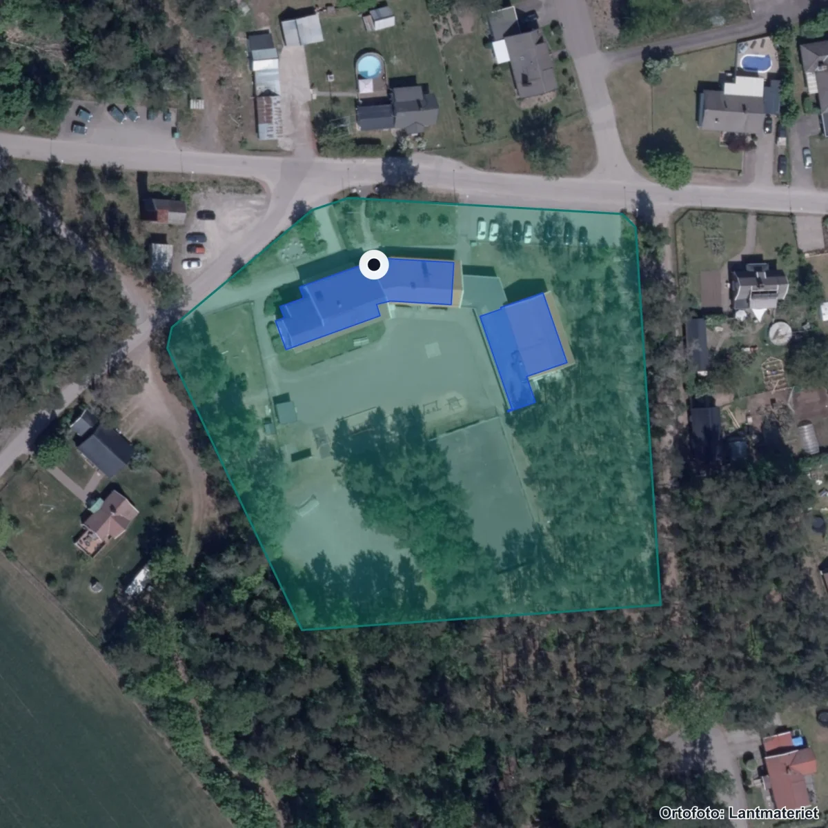 Flygbild över Kristvallabrunn skola, ortofoto från Lantmäteriet