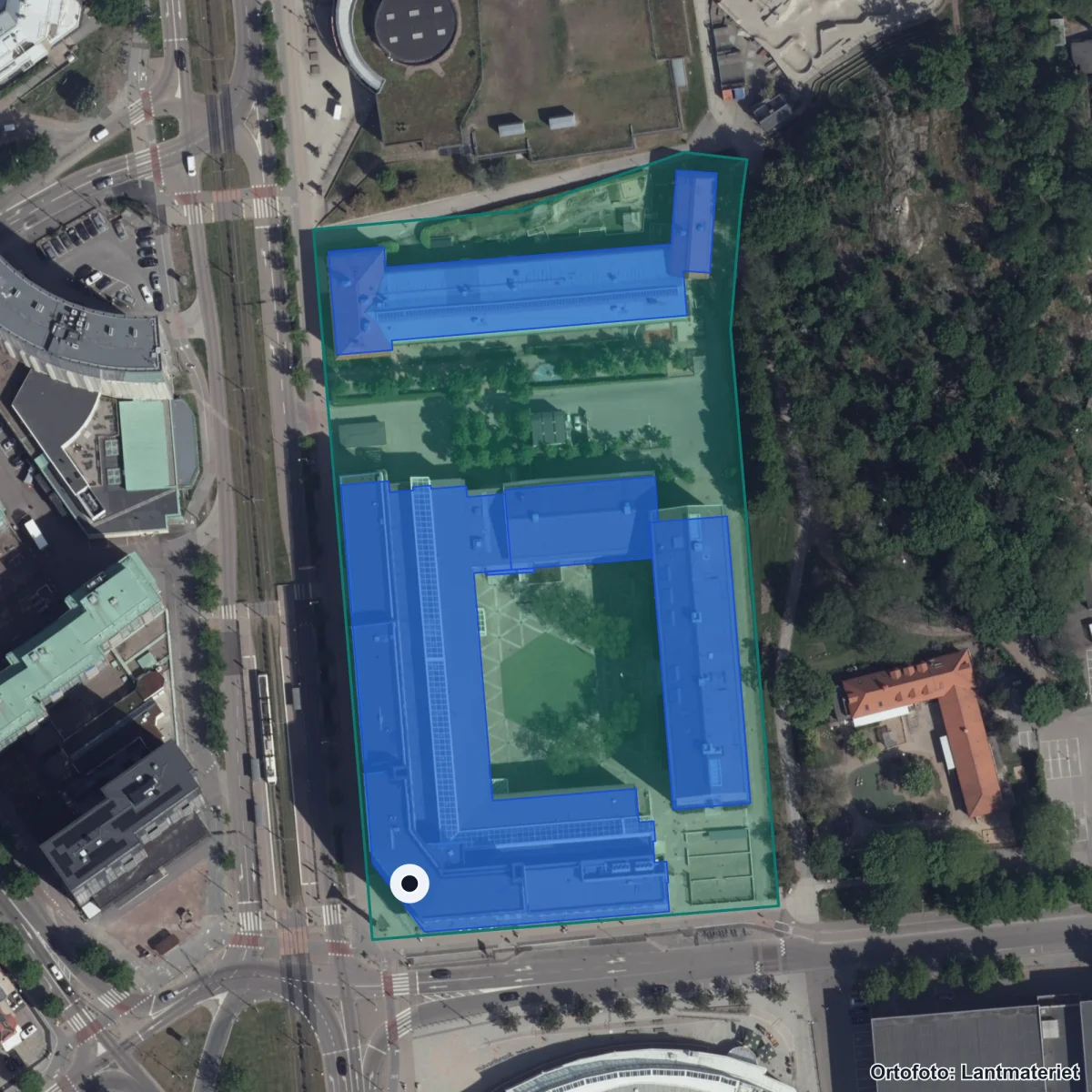 Flygbild över Burgårdens Gymnasium, ortofoto från Lantmäteriet