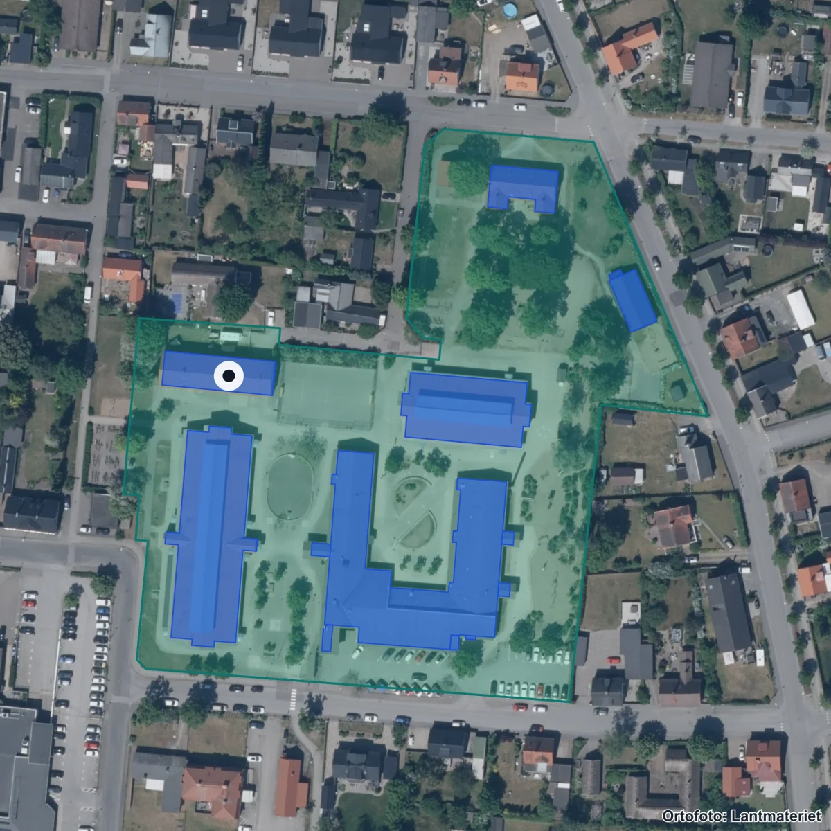 Flygbild över Emanuelskolan, ortofoto från Lantmäteriet