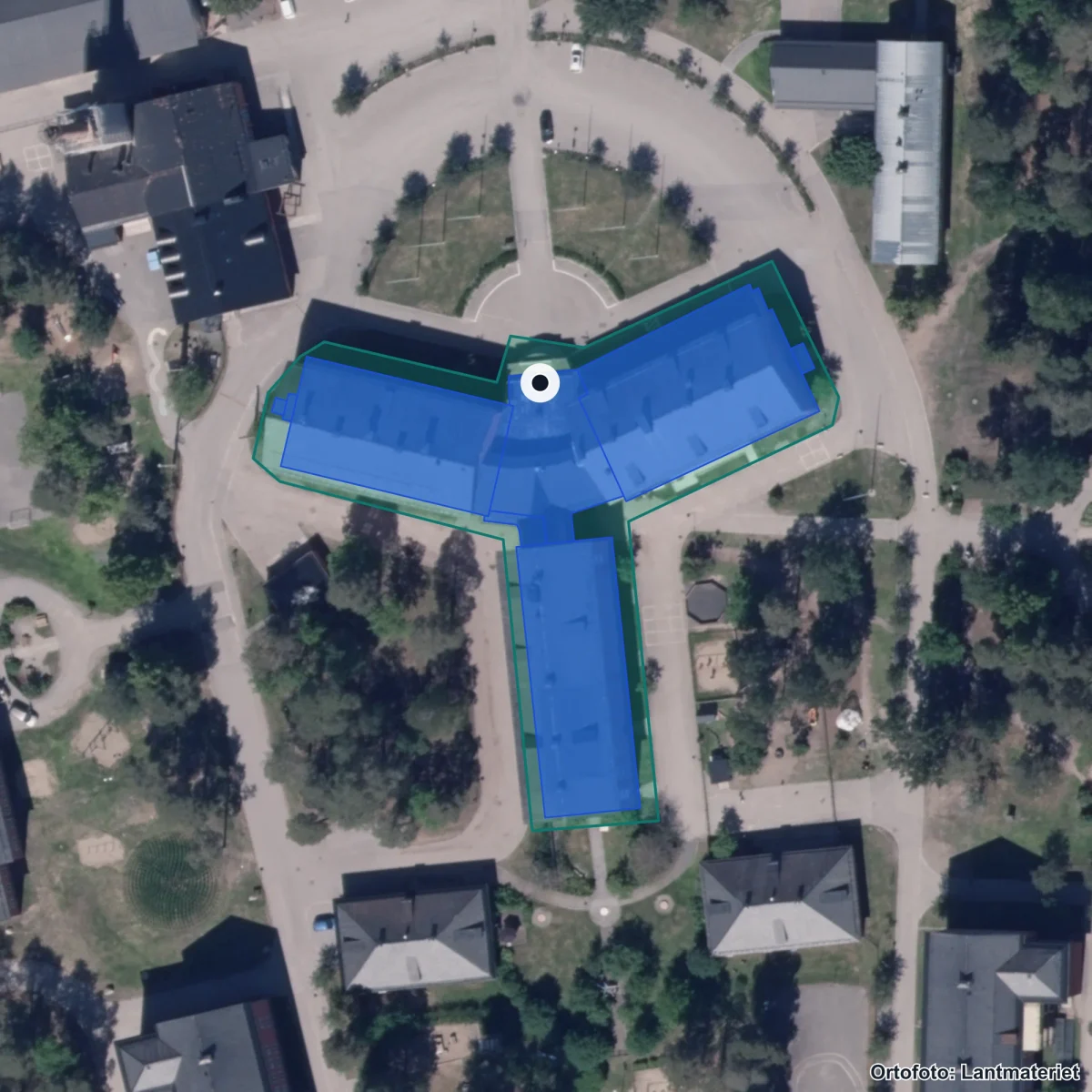 Flygbild över Hällsboskolan Umeå, ortofoto från Lantmäteriet