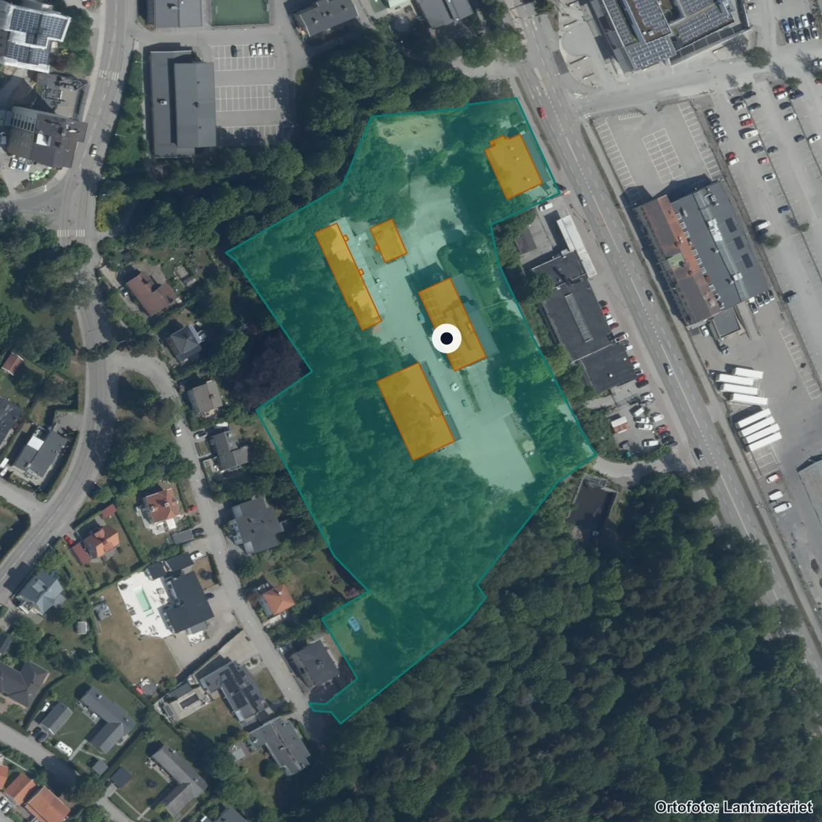 Flygbild över Södertälje friskola, ortofoto från Lantmäteriet