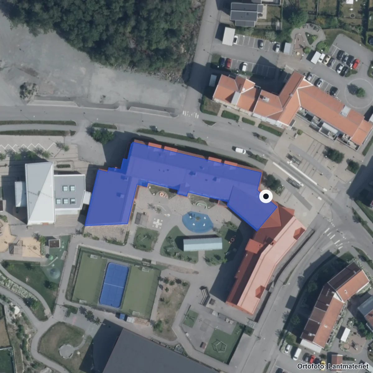 Flygbild över Steningehöjdens skola, ortofoto från Lantmäteriet