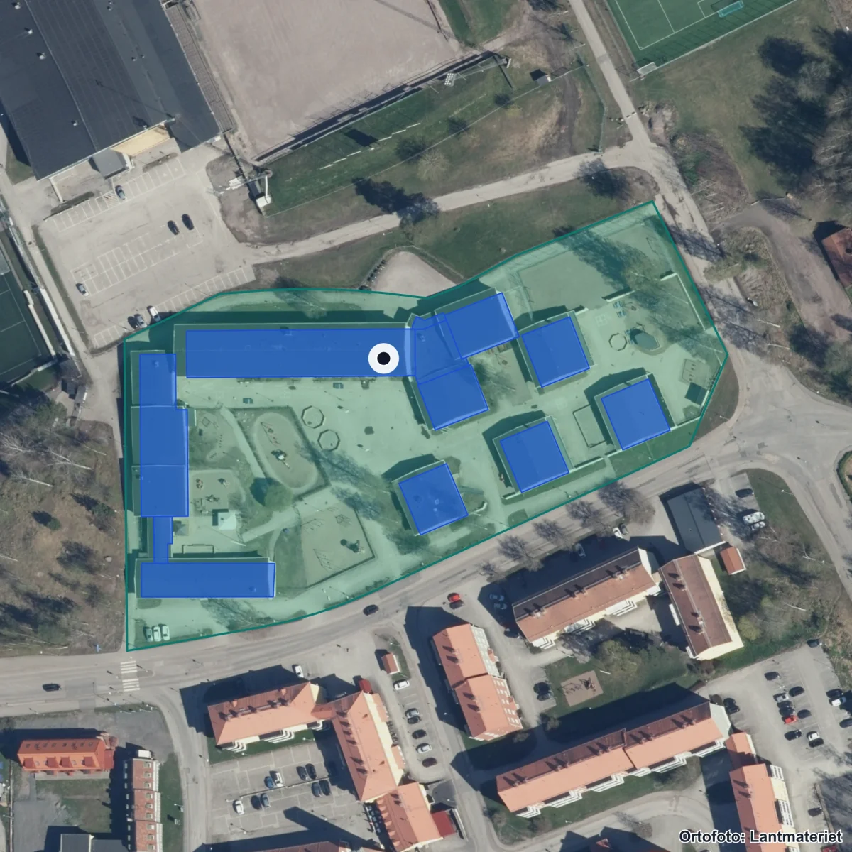 Flygbild över Jernvallskolan, ortofoto från Lantmäteriet