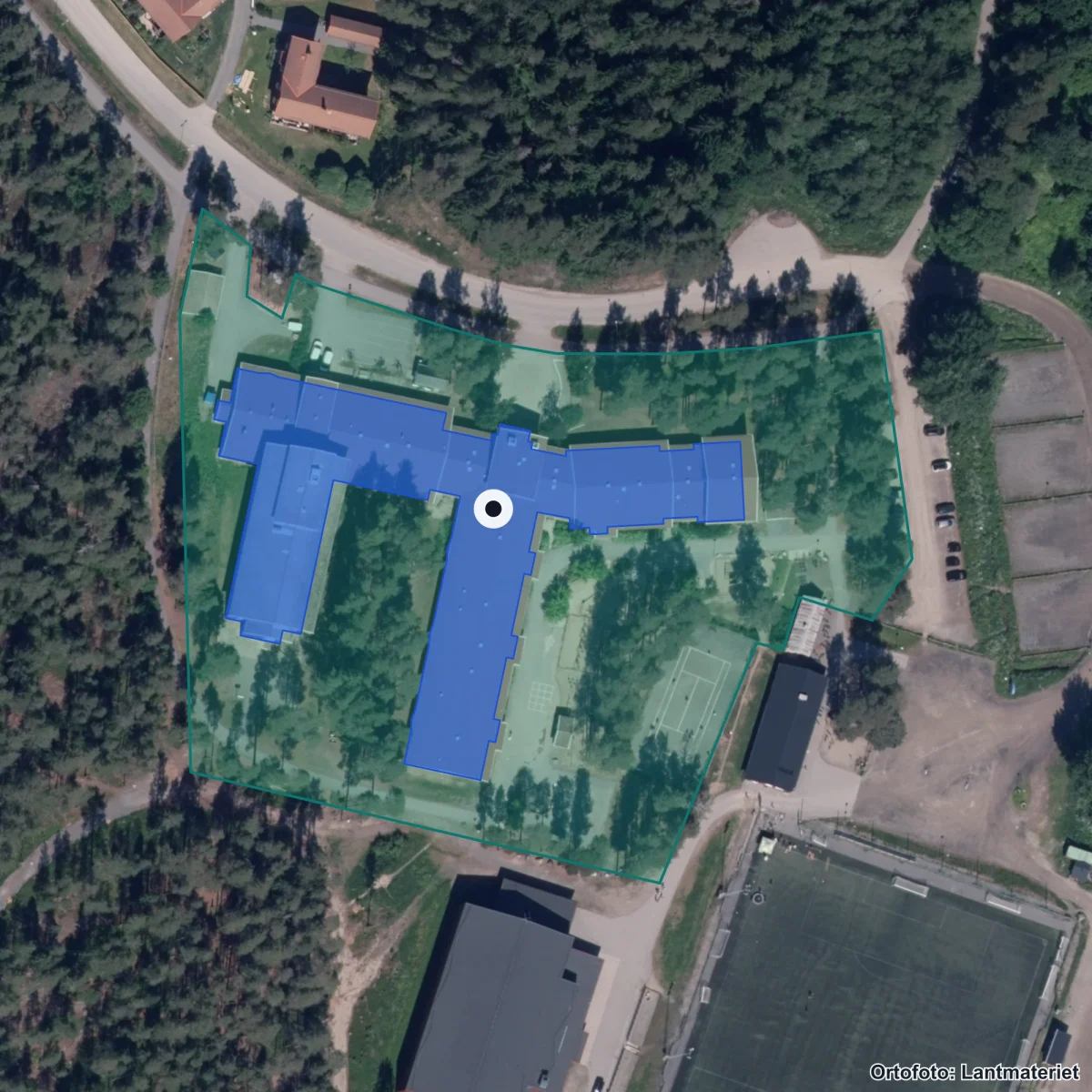 Flygbild över Linneaskolan, ortofoto från Lantmäteriet