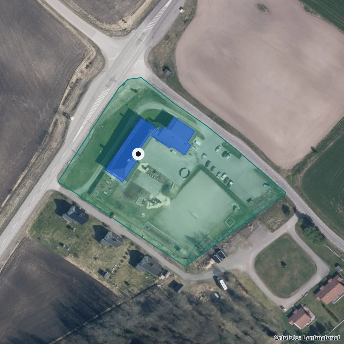 Flygbild över Järbo friskola, ortofoto från Lantmäteriet