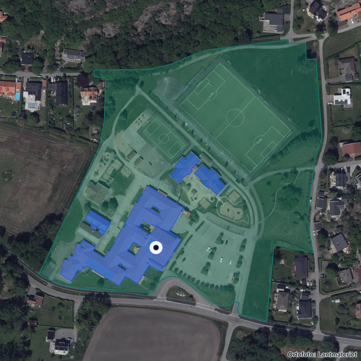 Flygbild över Maleviksskolan, ortofoto från Lantmäteriet