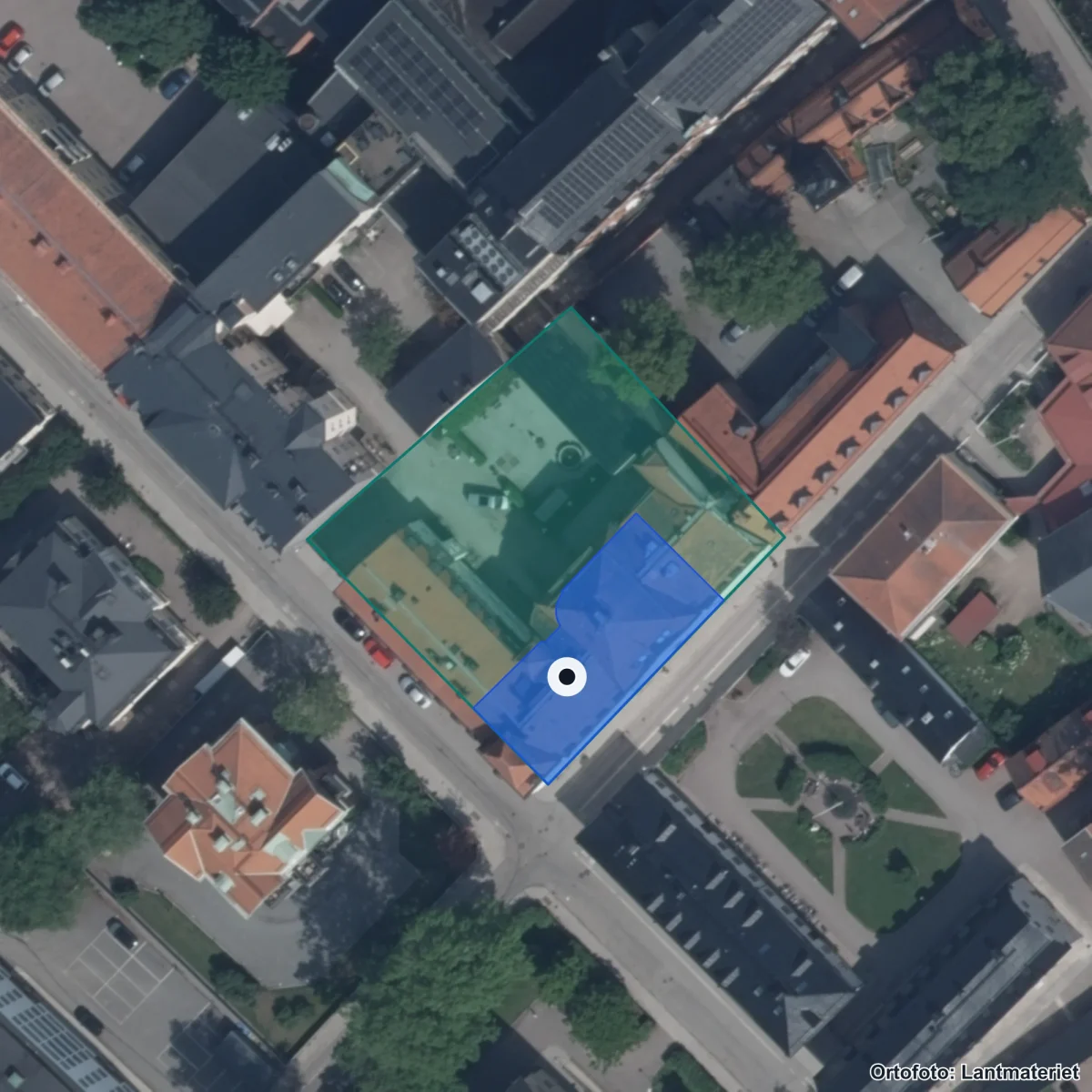 Flygbild över Magelungens Grundskola Uppsala, ortofoto från Lantmäteriet