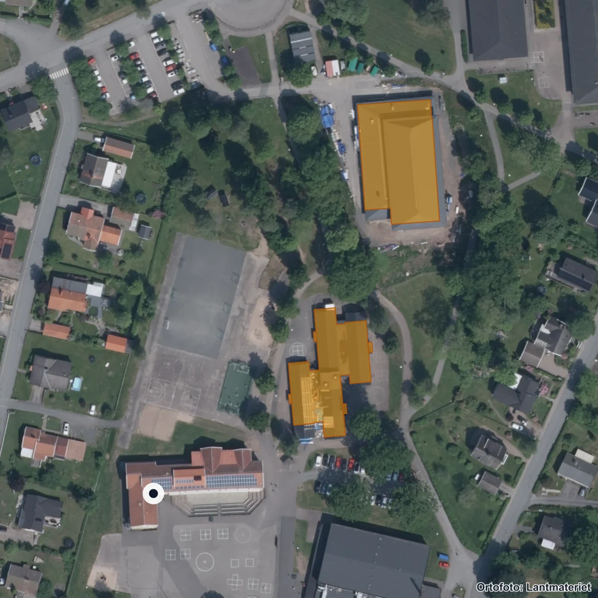 Flygbild över Gunnarsboskolan, ortofoto från Lantmäteriet