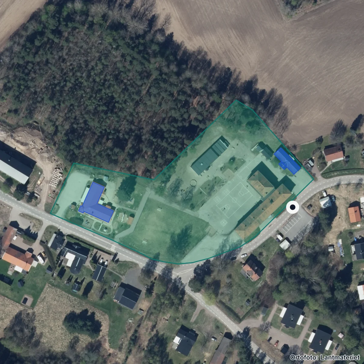 Flygbild över Västerby skola, ortofoto från Lantmäteriet