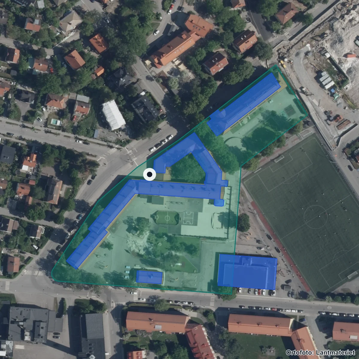 Flygbild över Råsunda skola, ortofoto från Lantmäteriet