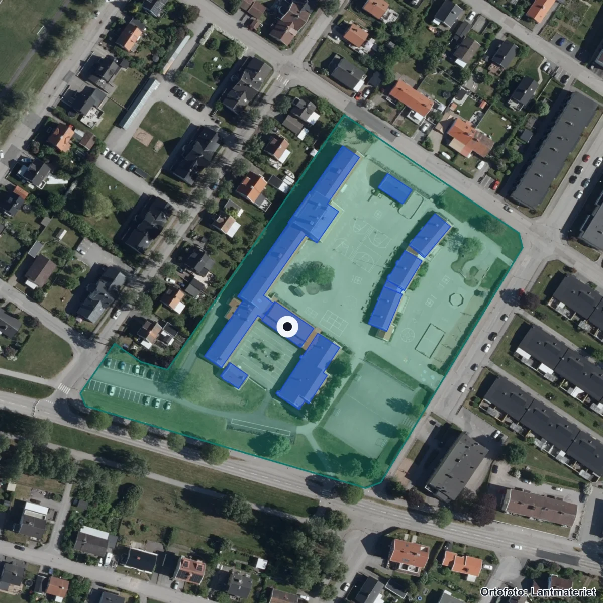Flygbild över Breviksskolan, ortofoto från Lantmäteriet
