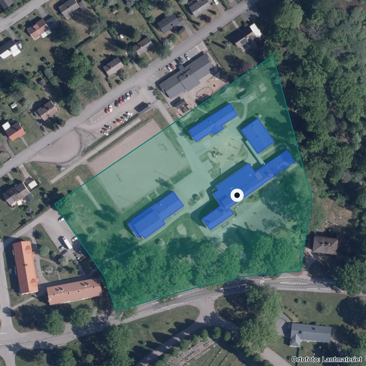 Flygbild över Vissefjärda skola F-6, ortofoto från Lantmäteriet