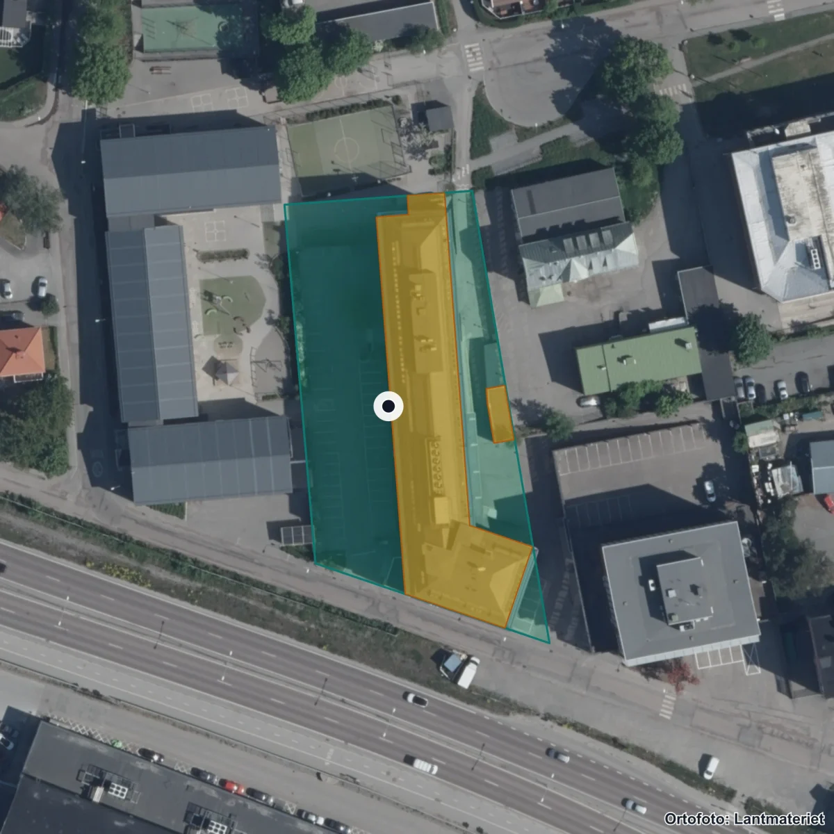 Flygbild över Adolfsbergsskolan, ortofoto från Lantmäteriet