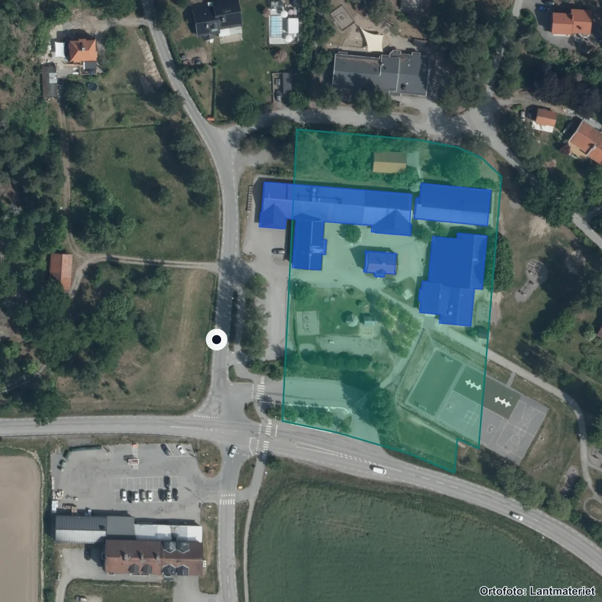 Flygbild över Sundby skola, ortofoto från Lantmäteriet