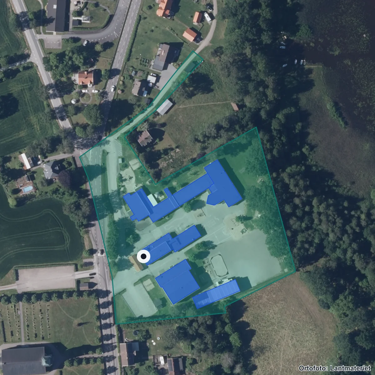 Flygbild över Vederslövs skola, ortofoto från Lantmäteriet