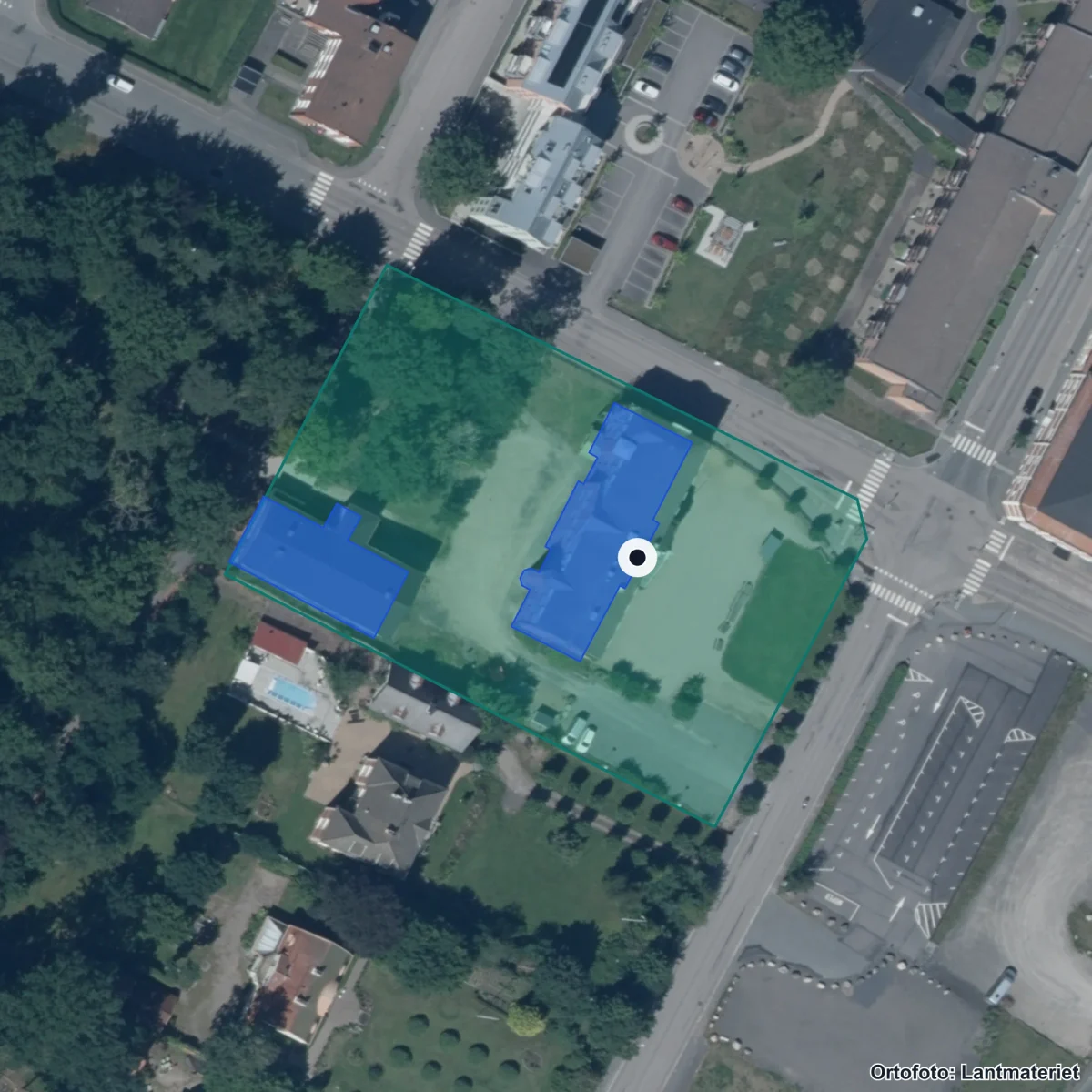 Flygbild över Ekbackeskolan, ortofoto från Lantmäteriet