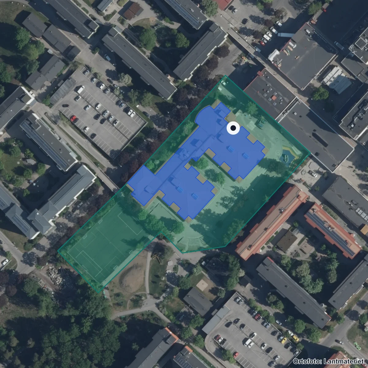 Flygbild över Husbygårdsskolan F-9, ortofoto från Lantmäteriet
