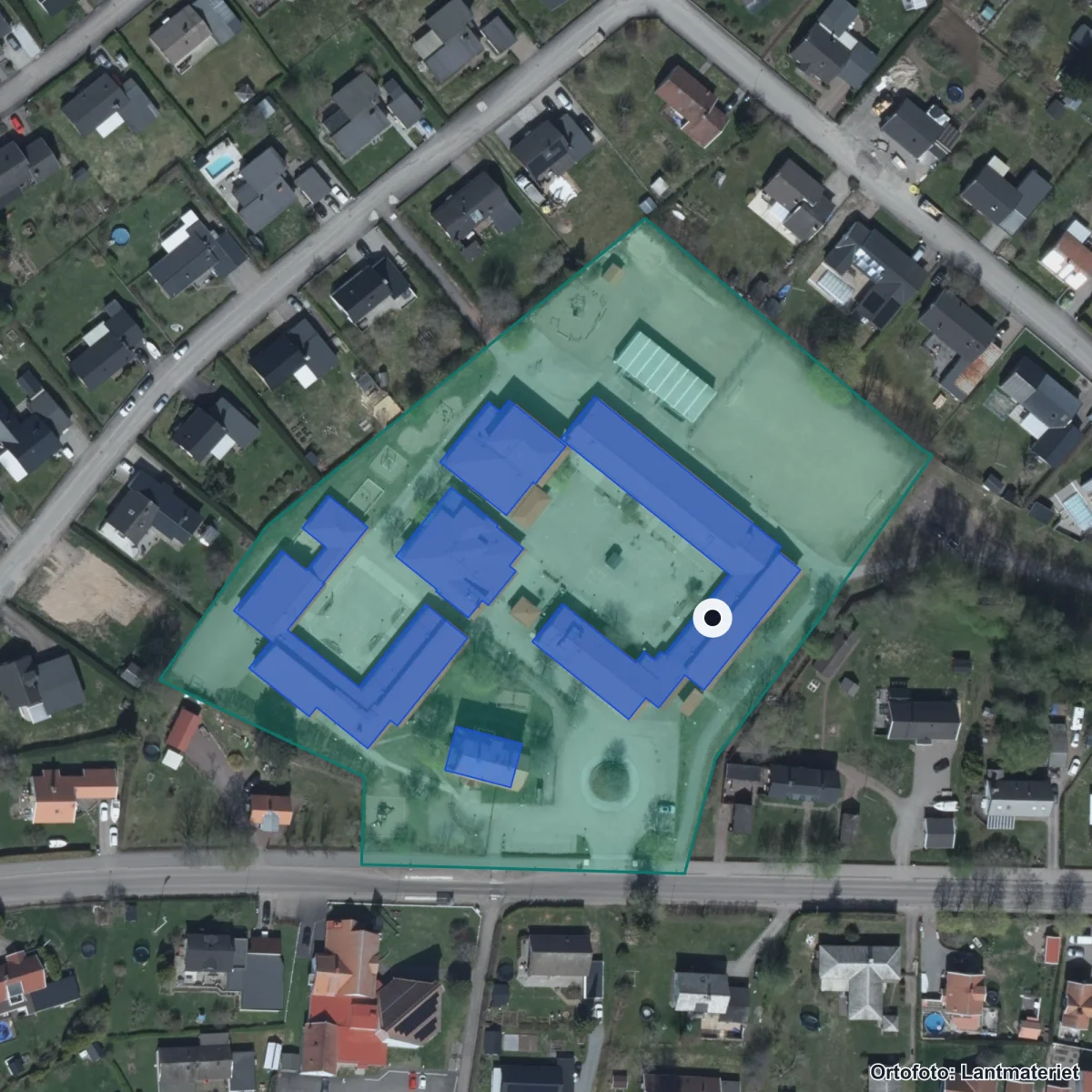 Flygbild över Skåreskolan, ortofoto från Lantmäteriet