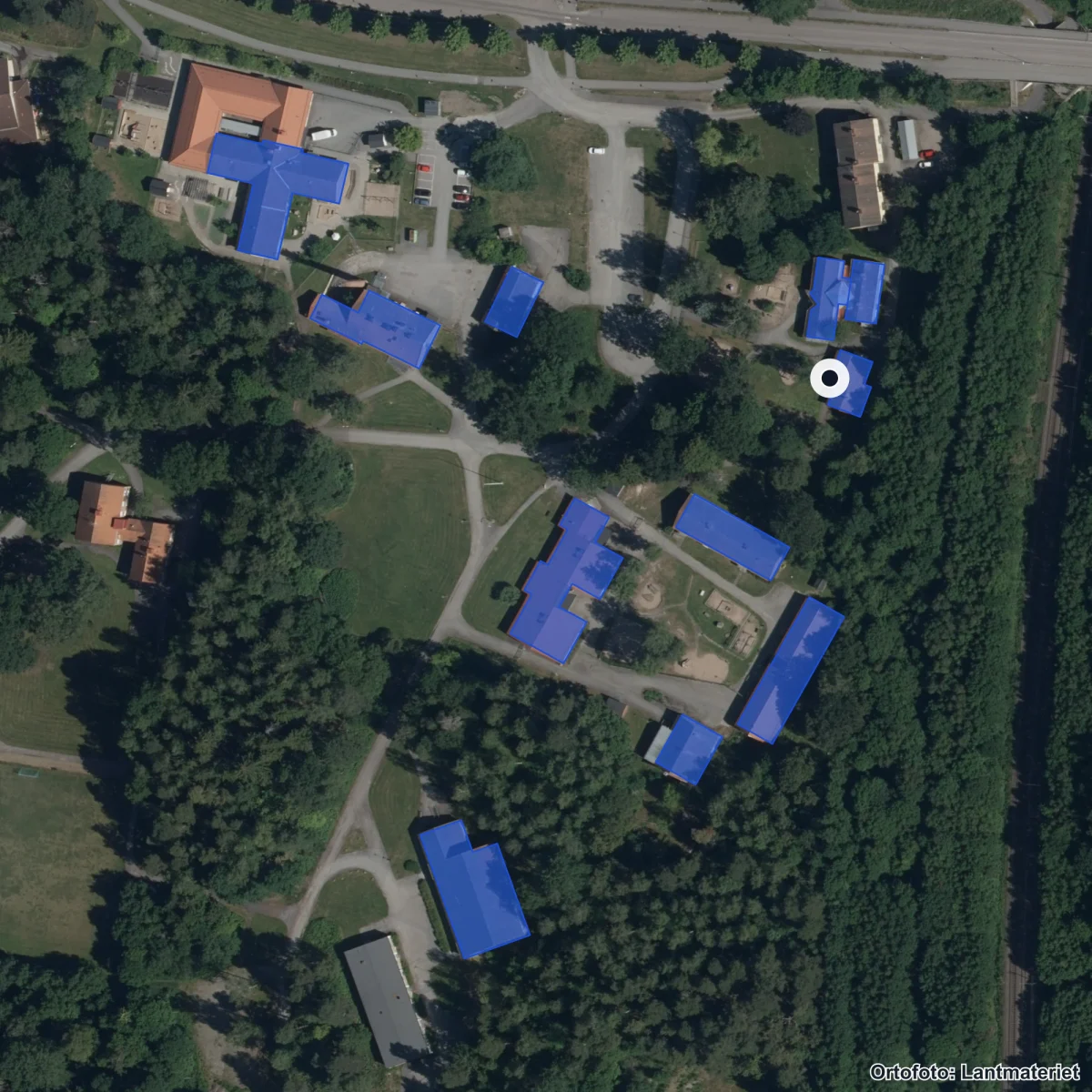 Flygbild över Nävertorp anpassad skola, ortofoto från Lantmäteriet