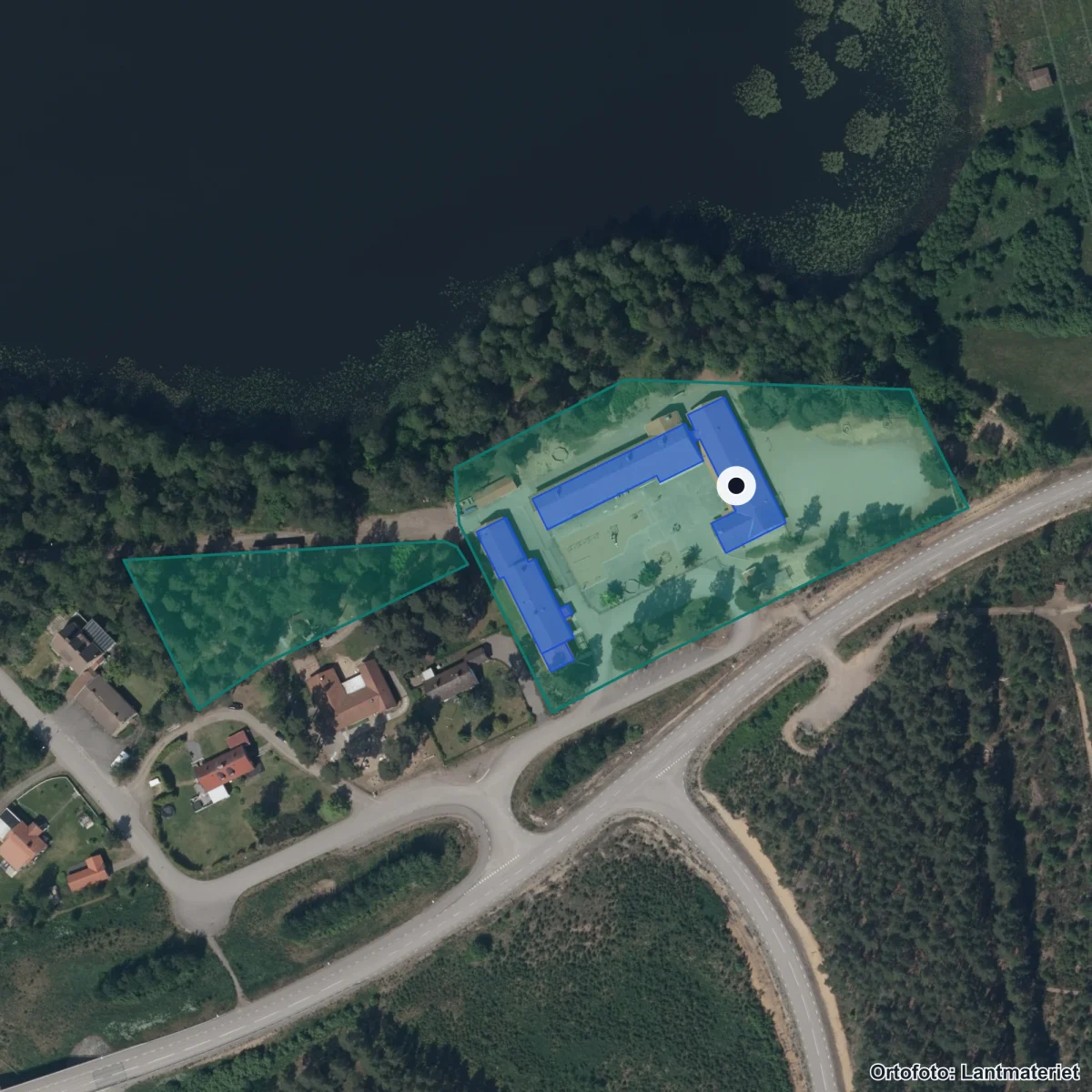 Flygbild över Rönneshytta skola, ortofoto från Lantmäteriet