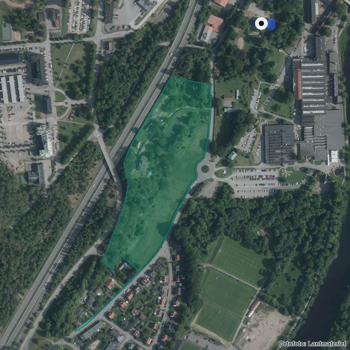 Flygbild över Wallbergsskolan, ortofoto från Lantmäteriet