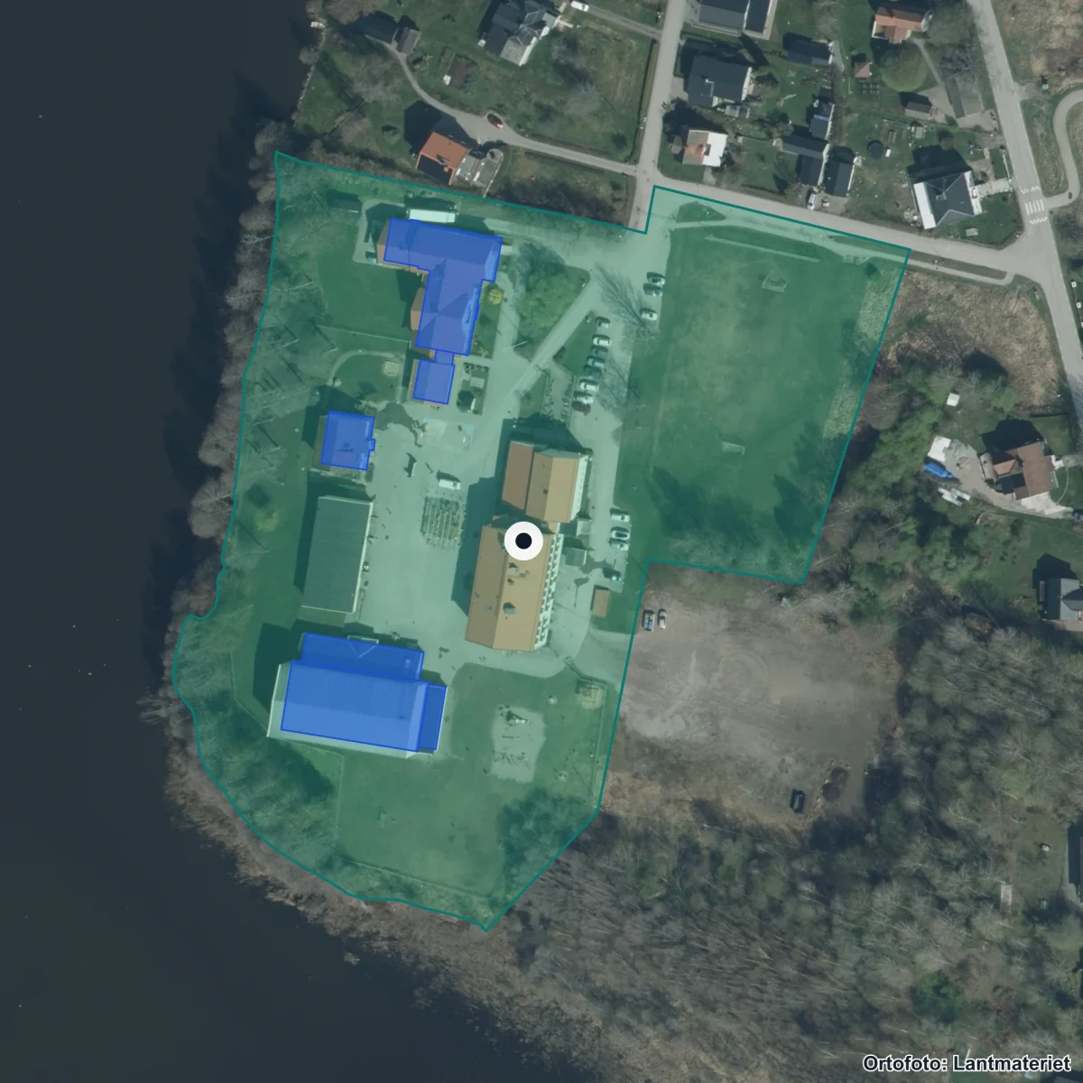 Flygbild över Morgongåva skola F-6, ortofoto från Lantmäteriet