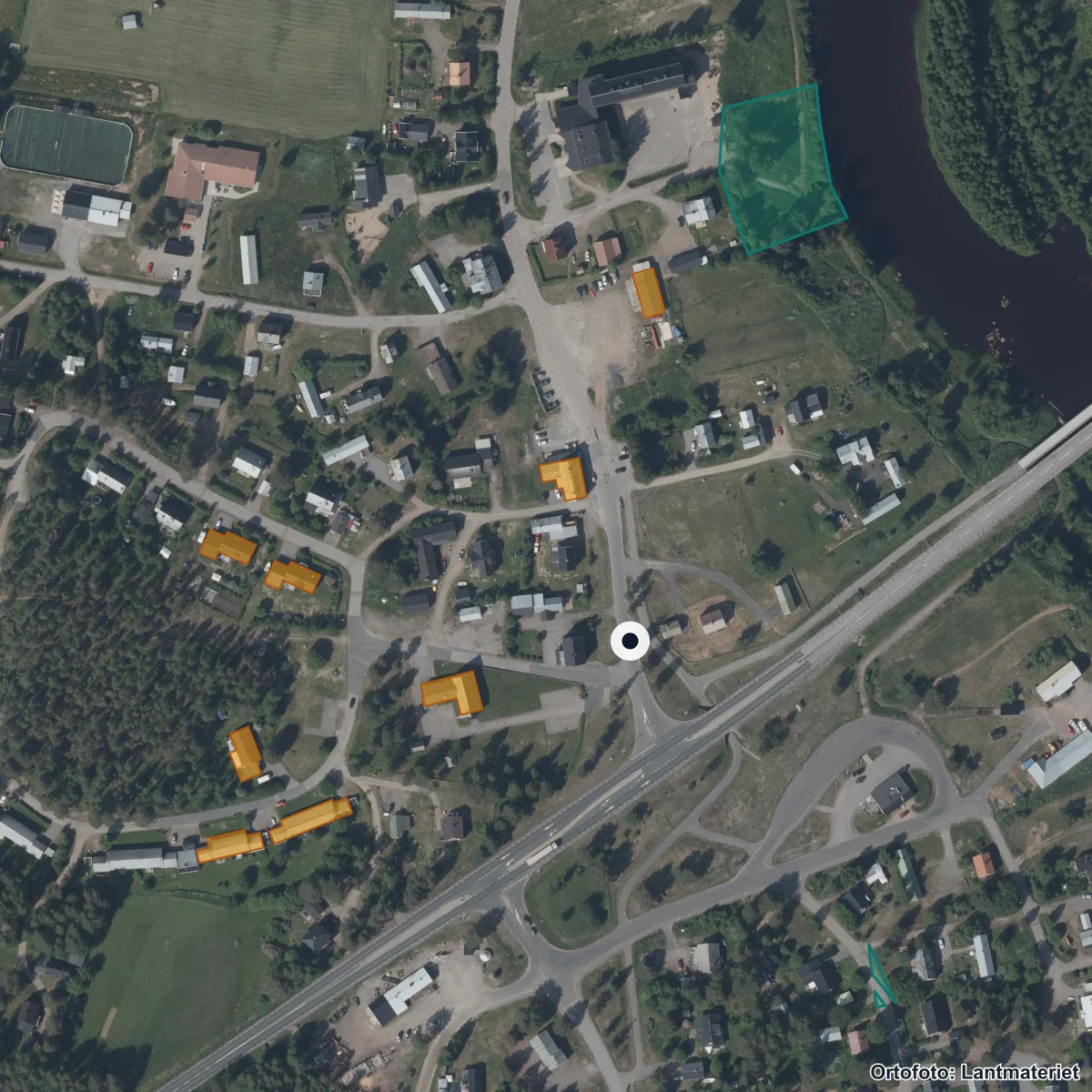 Flygbild över Sangis skola, ortofoto från Lantmäteriet