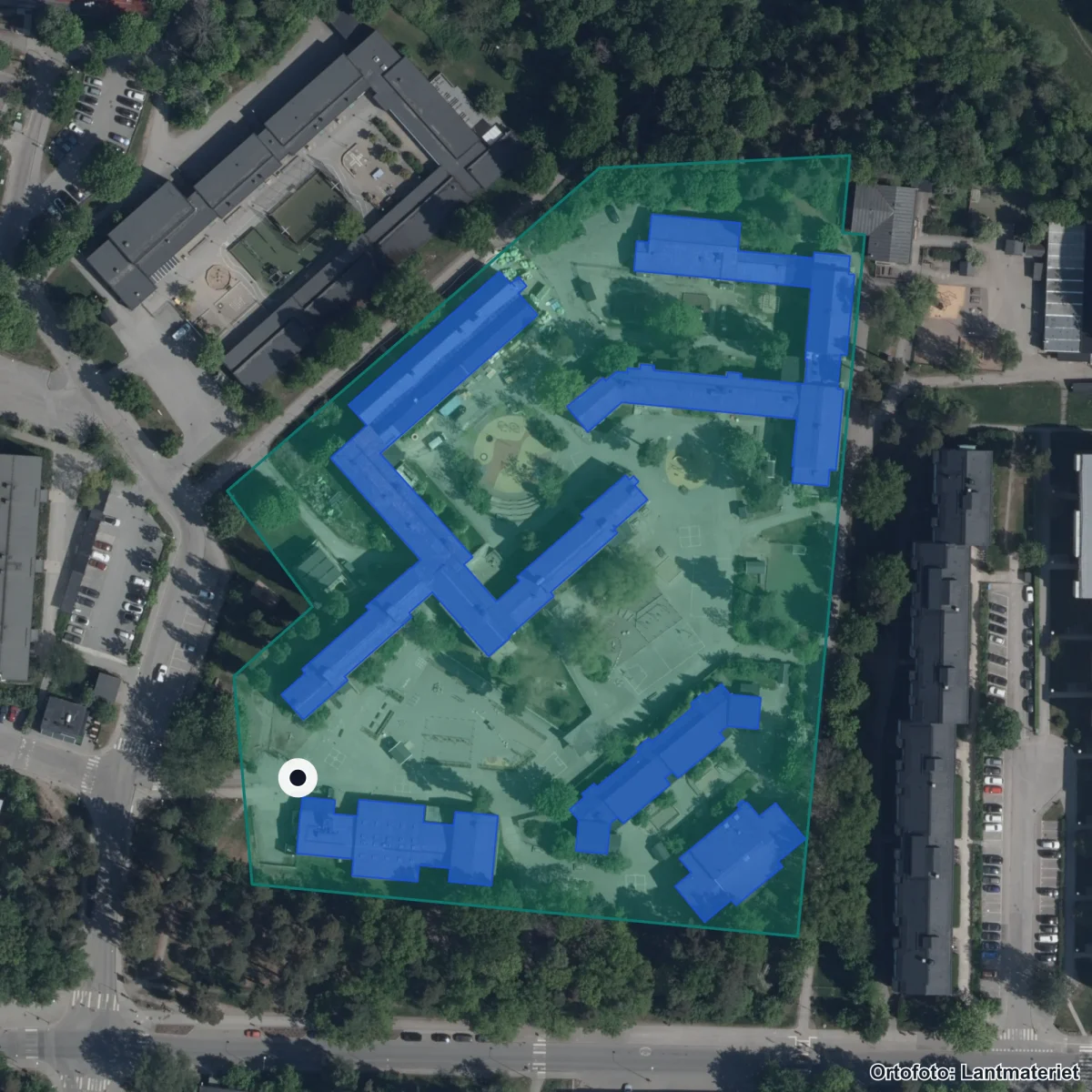 Flygbild över Bergshamraskolan, ortofoto från Lantmäteriet