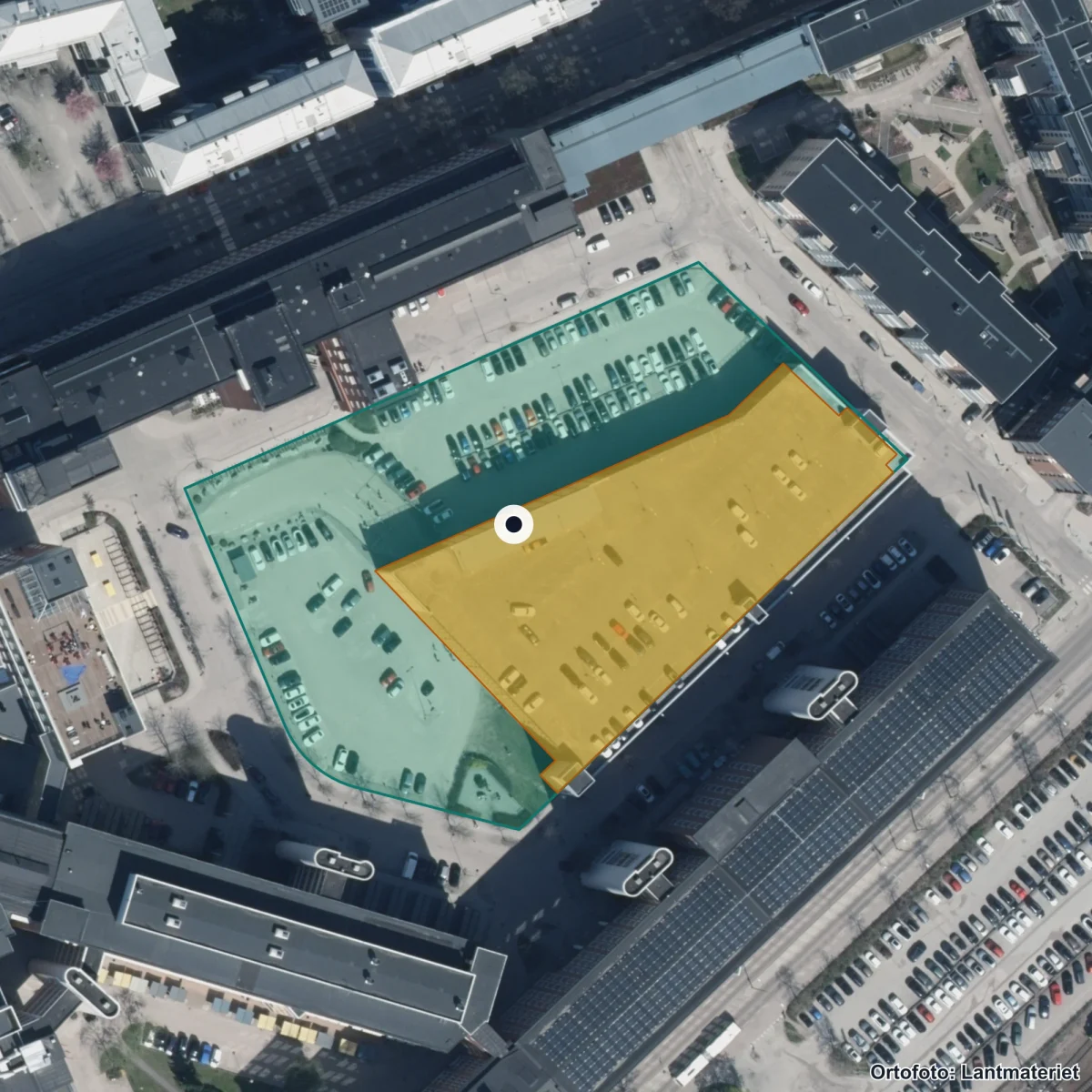 Flygbild över NTI Gymnasiet Västerås, ortofoto från Lantmäteriet
