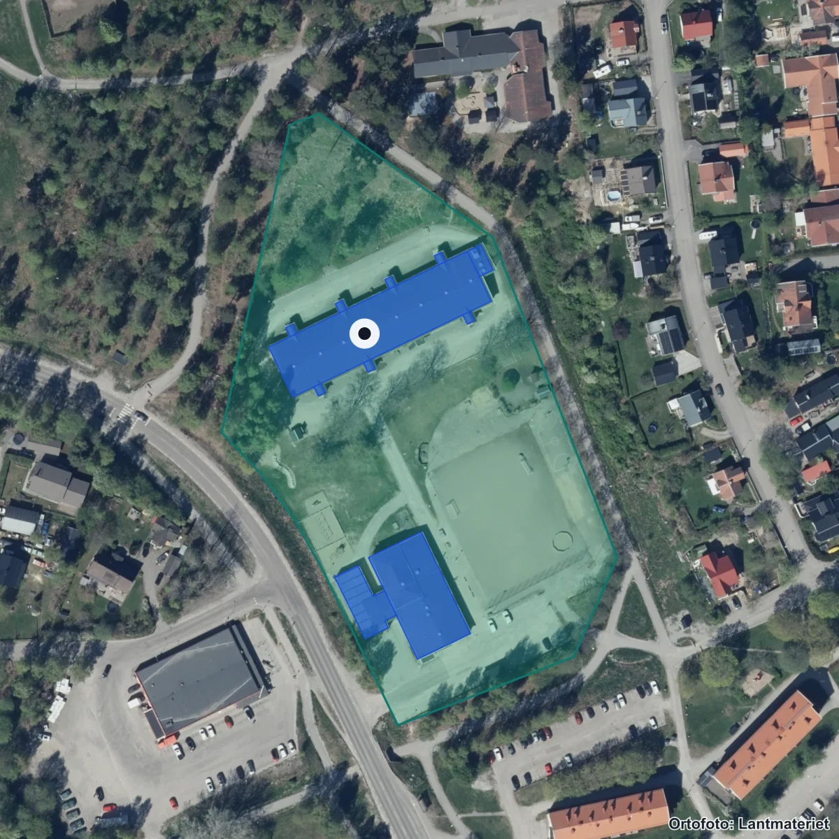 Flygbild över Håsta skola, ortofoto från Lantmäteriet