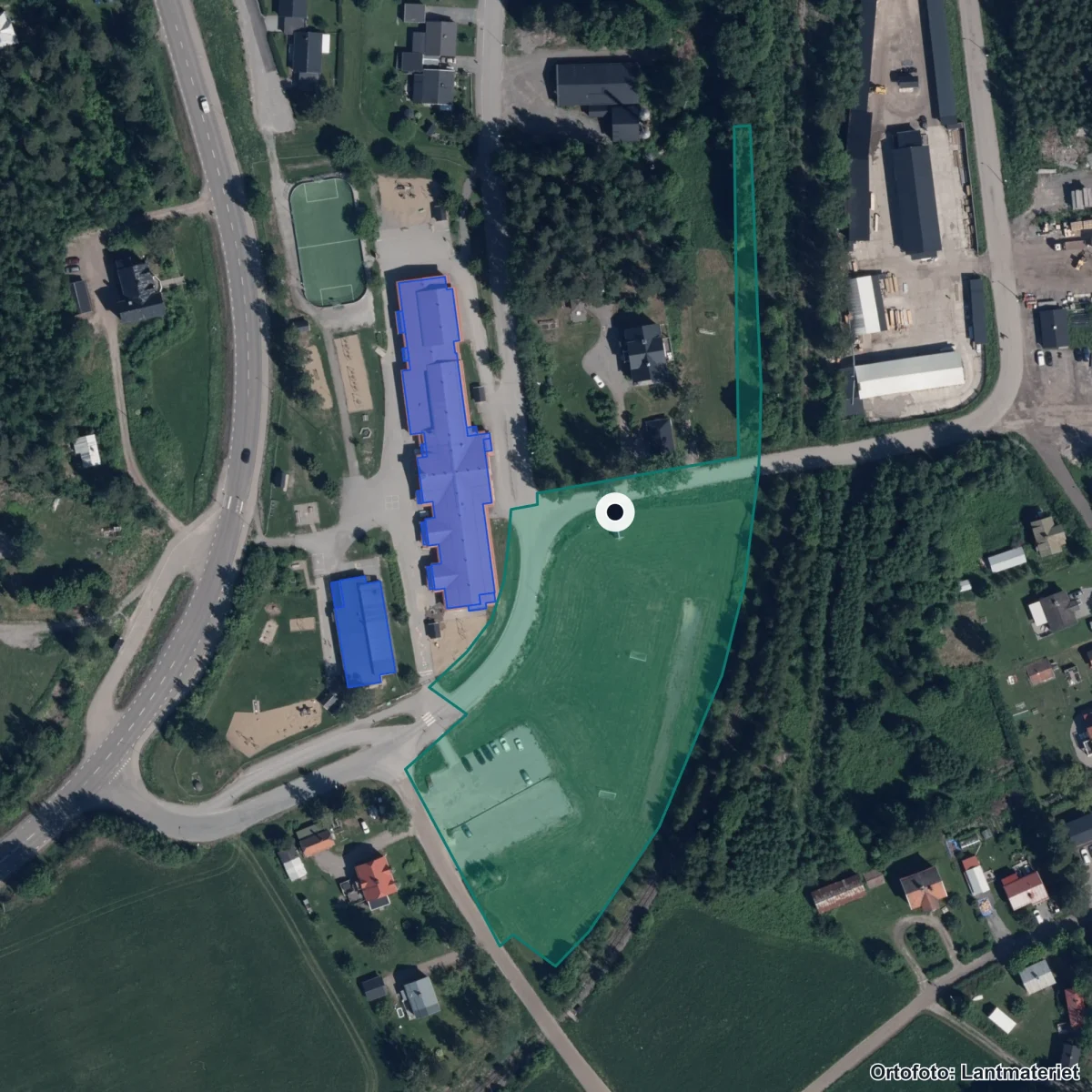Flygbild över Nylandsskolan, ortofoto från Lantmäteriet
