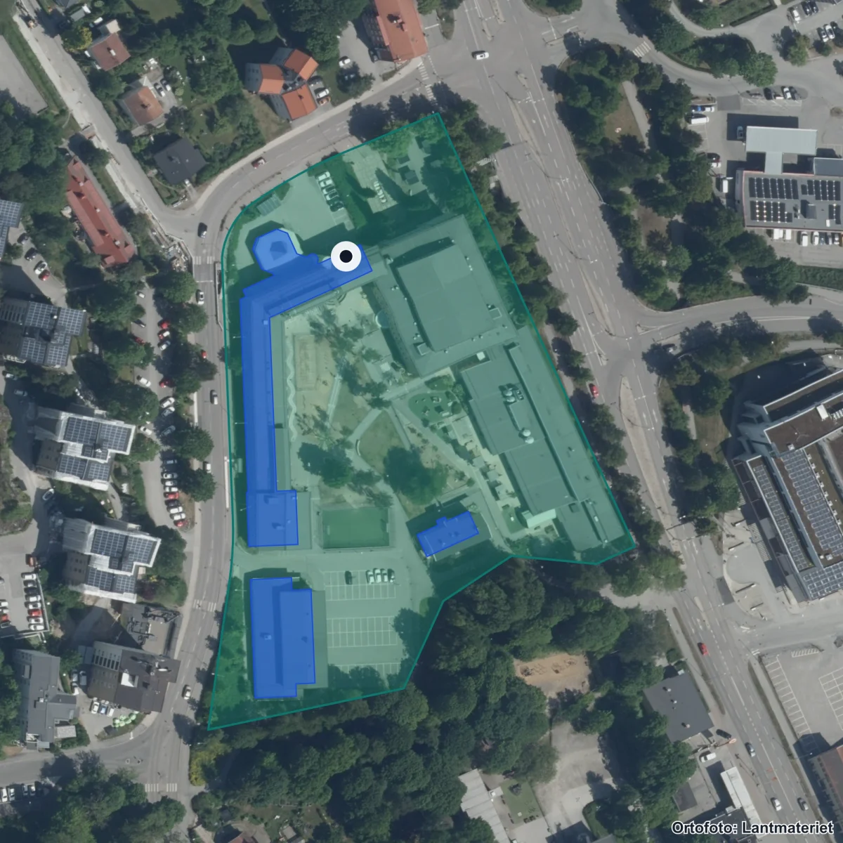 Flygbild över Mariekällskolan, ortofoto från Lantmäteriet