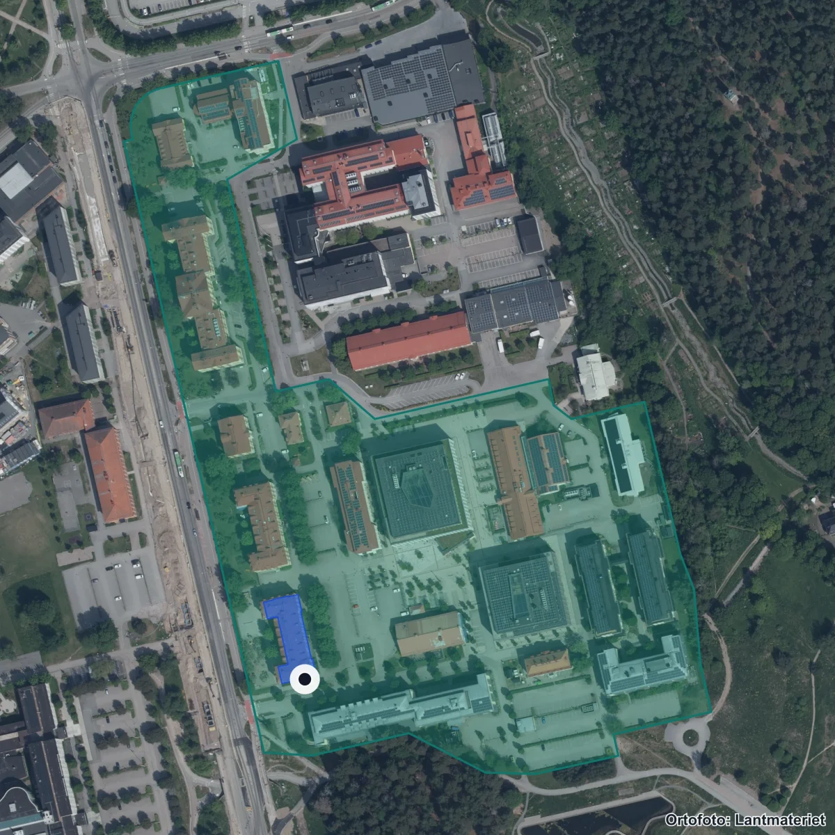 Flygbild över Uppsala Enskilda Skola, ortofoto från Lantmäteriet