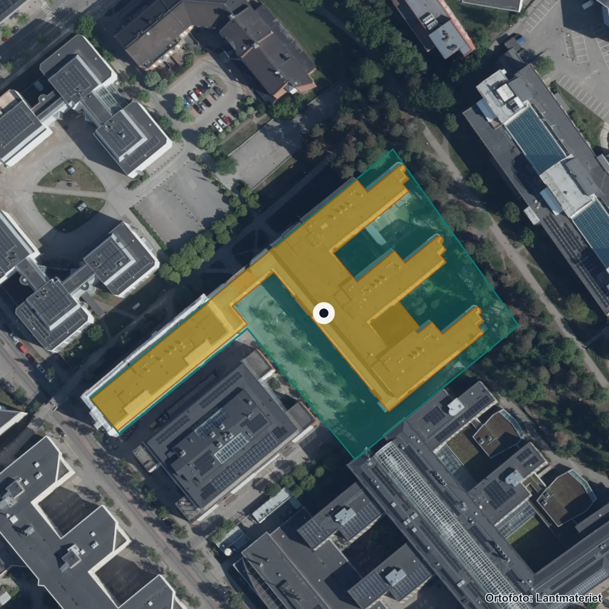 Flygbild över Tibble Gymnasium Campus Kista, ortofoto från Lantmäteriet