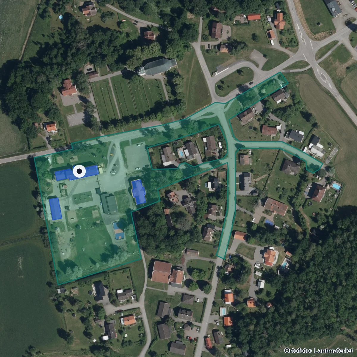 Flygbild över Björsäters skola, ortofoto från Lantmäteriet