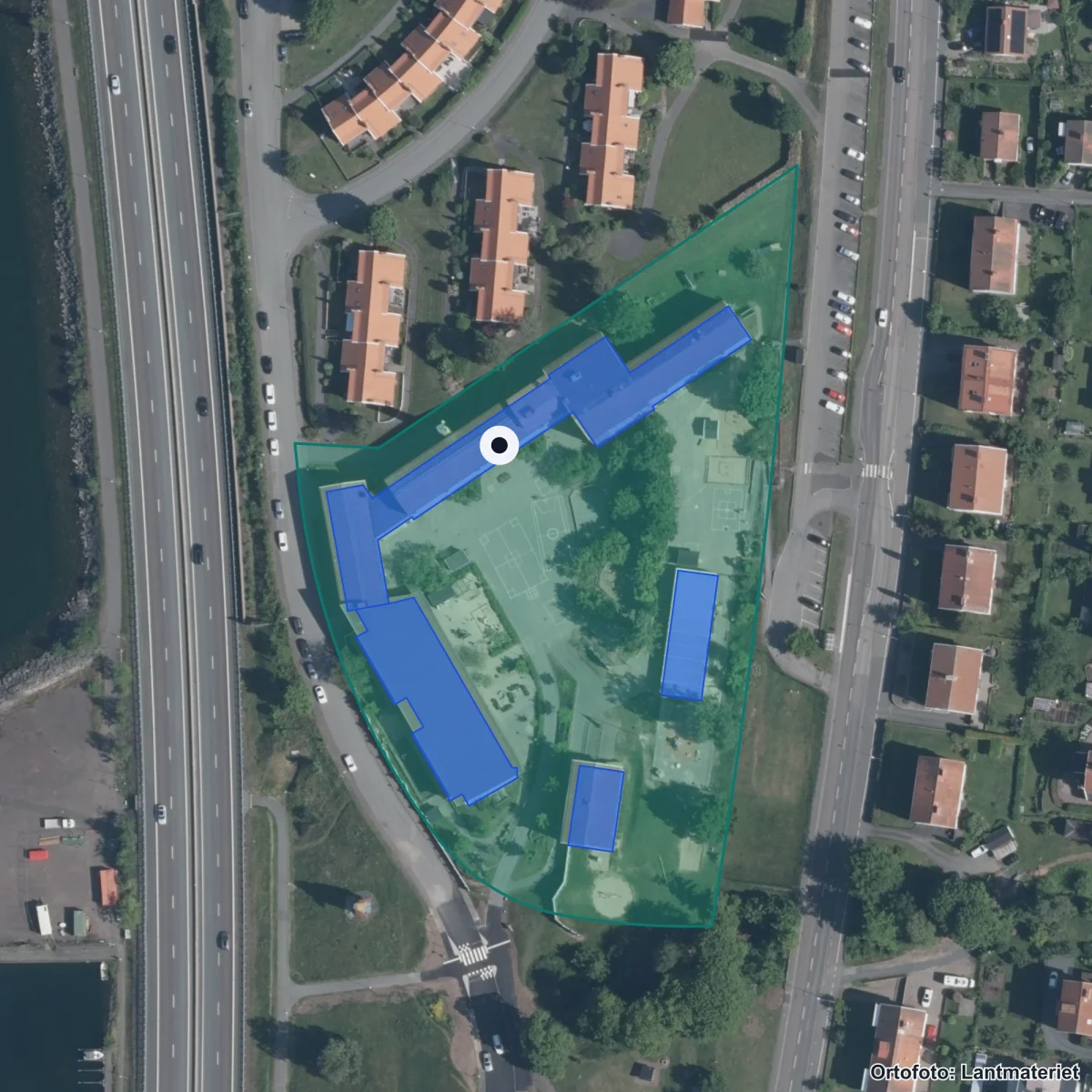 Flygbild över Norrängsskolan, ortofoto från Lantmäteriet