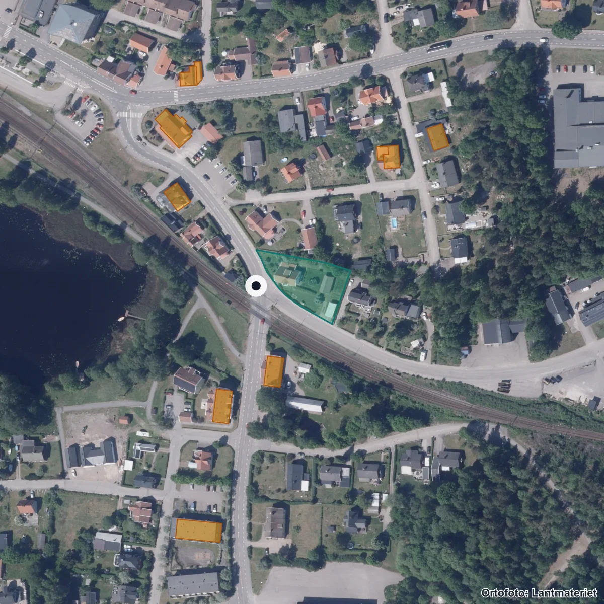 Flygbild över Furuby skola, ortofoto från Lantmäteriet