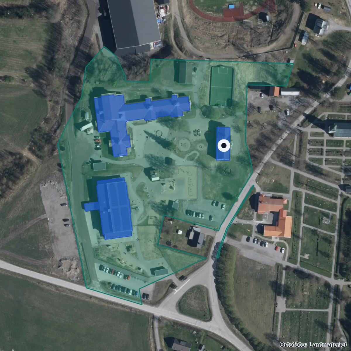 Flygbild över Vallens skola, ortofoto från Lantmäteriet