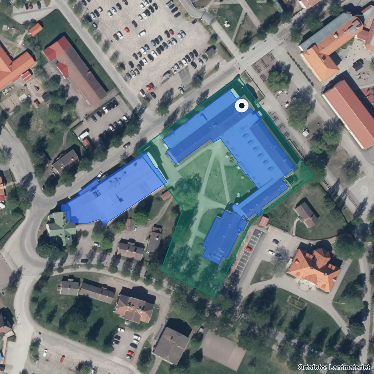 Flygbild över Leksands gymnasium, ortofoto från Lantmäteriet